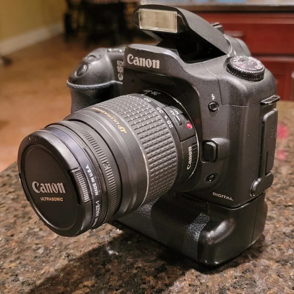 Canon EOS 10D & Canon Ultrasonic 28-80mm & Handgrip New Battery Charger